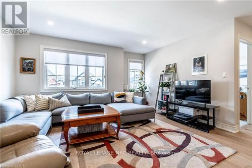 126 Susan Drive, Pelham (662 - Fonthill), ON - Indoor Photo Showing Living Room