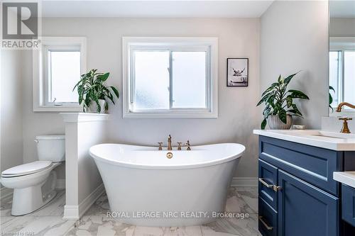 126 Susan Drive, Pelham (662 - Fonthill), ON - Indoor Photo Showing Bathroom