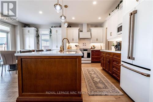 126 Susan Drive, Pelham (662 - Fonthill), ON - Indoor Photo Showing Kitchen