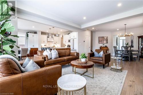 126 Susan Drive, Pelham (662 - Fonthill), ON - Indoor Photo Showing Living Room