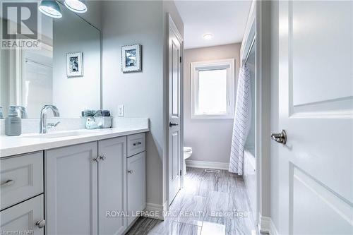 126 Susan Drive, Pelham (662 - Fonthill), ON - Indoor Photo Showing Bathroom