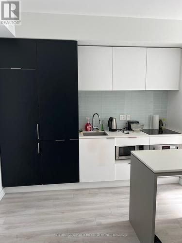 1409 - 33 Helendale Avenue, Toronto, ON - Indoor Photo Showing Kitchen