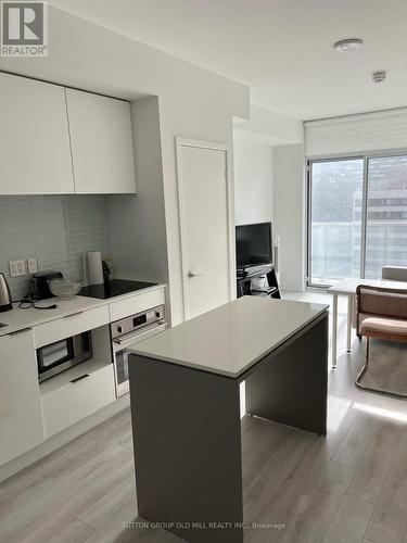 1409 - 33 Helendale Avenue, Toronto, ON - Indoor Photo Showing Kitchen