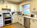 2827 Red Maple Avenue, Lincoln (980 - Lincoln-Jordan/Vineland), ON  - Indoor Photo Showing Kitchen With Double Sink 