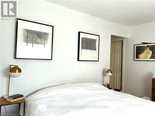 2827 Red Maple Avenue, Lincoln (980 - Lincoln-Jordan/Vineland), ON - Indoor Photo Showing Bedroom