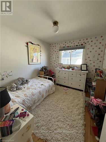 2827 Red Maple Avenue, Lincoln (980 - Lincoln-Jordan/Vineland), ON - Indoor Photo Showing Bedroom