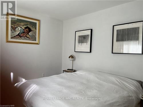 2827 Red Maple Avenue, Lincoln (980 - Lincoln-Jordan/Vineland), ON - Indoor Photo Showing Bedroom