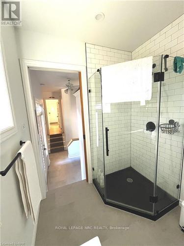 2827 Red Maple Avenue, Lincoln (980 - Lincoln-Jordan/Vineland), ON - Indoor Photo Showing Bathroom