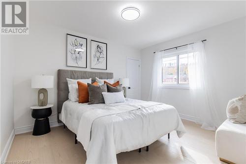 46 Upper Walker Avenue, Stoney Creek, ON - Indoor Photo Showing Bedroom