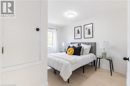 46 Upper Walker Avenue, Stoney Creek, ON - Indoor Photo Showing Bedroom