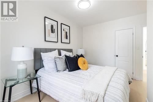 46 Upper Walker Avenue, Stoney Creek, ON - Indoor Photo Showing Bedroom