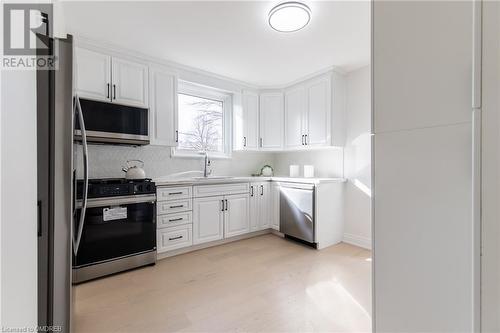 46 Upper Walker Avenue, Stoney Creek, ON - Indoor Photo Showing Kitchen