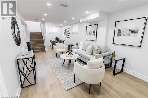 46 Upper Walker Avenue, Stoney Creek, ON - Indoor Photo Showing Living Room