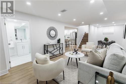 46 Upper Walker Avenue, Stoney Creek, ON - Indoor Photo Showing Living Room