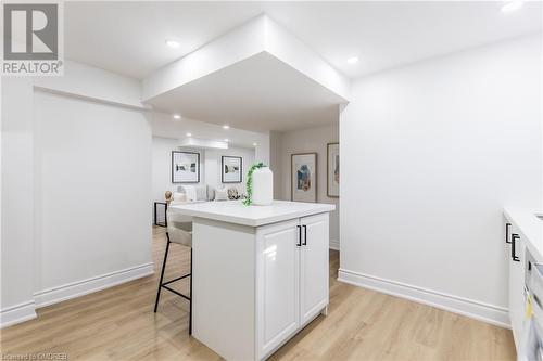 46 Upper Walker Avenue, Stoney Creek, ON - Indoor Photo Showing Kitchen