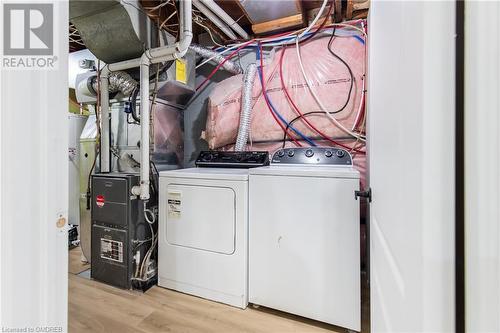 46 Upper Walker Avenue, Stoney Creek, ON - Indoor Photo Showing Laundry Room