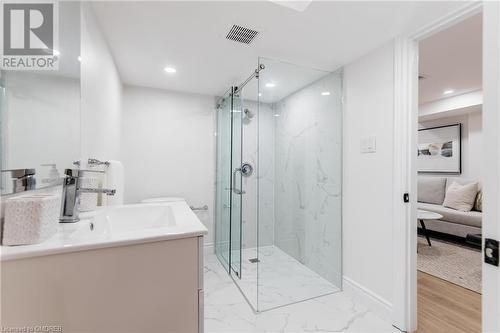 46 Upper Walker Avenue, Stoney Creek, ON - Indoor Photo Showing Bathroom