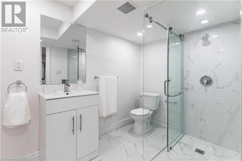 46 Upper Walker Avenue, Stoney Creek, ON - Indoor Photo Showing Bathroom