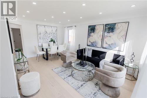 46 Upper Walker Avenue, Stoney Creek, ON - Indoor Photo Showing Living Room