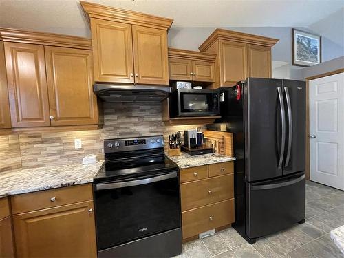 412 Centennial Drive S, Swan River, MB - Indoor Photo Showing Kitchen