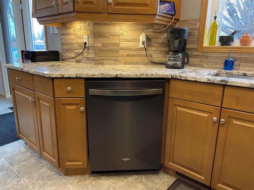 412 Centennial Drive S, Swan River, MB - Indoor Photo Showing Kitchen