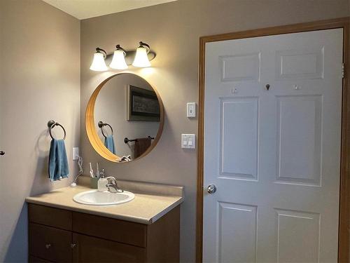 412 Centennial Drive S, Swan River, MB - Indoor Photo Showing Bathroom