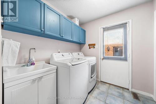 48 Lanewood Drive, Aurora, ON - Indoor Photo Showing Laundry Room