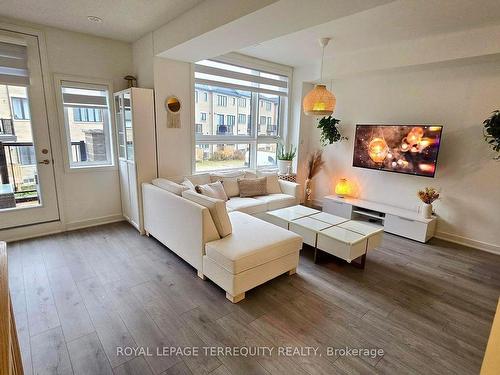 18 Spry Lane, Barrie, ON - Indoor Photo Showing Living Room