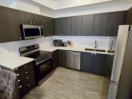 18 Spry Lane, Barrie, ON - Indoor Photo Showing Kitchen With Stainless Steel Kitchen