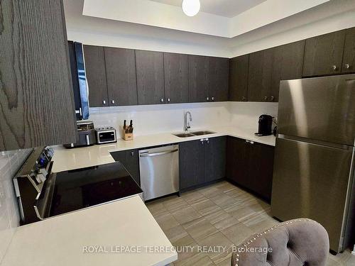 18 Spry Lane, Barrie, ON - Indoor Photo Showing Kitchen With Stainless Steel Kitchen With Double Sink