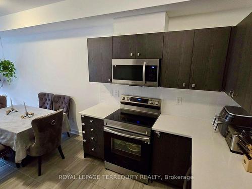 18 Spry Lane, Barrie, ON - Indoor Photo Showing Kitchen With Stainless Steel Kitchen