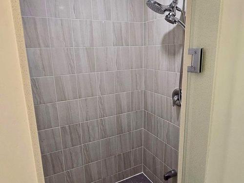 18 Spry Lane, Barrie, ON - Indoor Photo Showing Bathroom