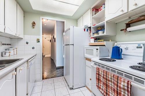 403-1535 Lakeshore Rd E, Mississauga, ON - Indoor Photo Showing Kitchen