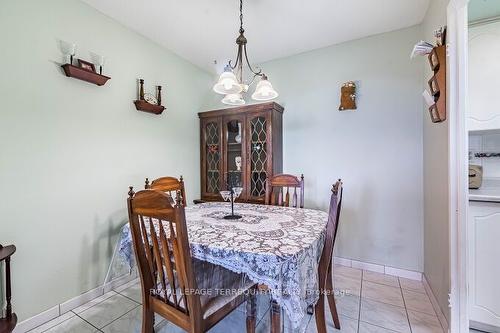 403-1535 Lakeshore Rd E, Mississauga, ON - Indoor Photo Showing Dining Room