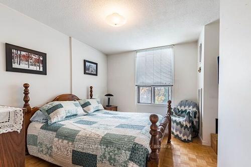 403-1535 Lakeshore Rd E, Mississauga, ON - Indoor Photo Showing Bedroom