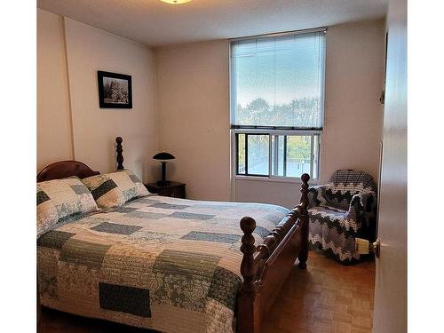 403-1535 Lakeshore Rd E, Mississauga, ON - Indoor Photo Showing Bedroom