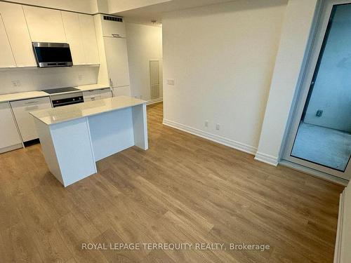 904-30 Elm Dr, Mississauga, ON - Indoor Photo Showing Kitchen