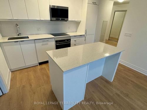 904-30 Elm Dr, Mississauga, ON - Indoor Photo Showing Kitchen