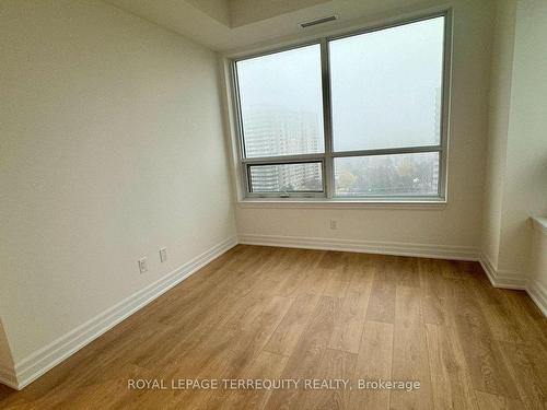 904-30 Elm Dr, Mississauga, ON - Indoor Photo Showing Other Room