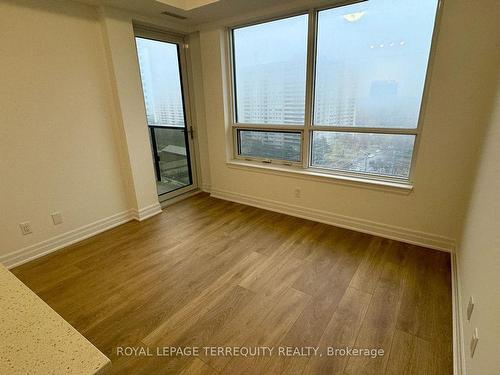 904-30 Elm Dr, Mississauga, ON - Indoor Photo Showing Other Room