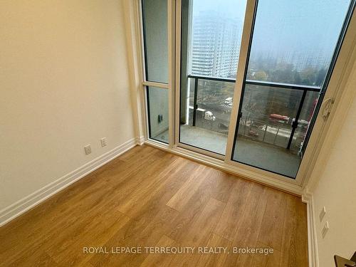 904-30 Elm Dr, Mississauga, ON - Indoor Photo Showing Other Room