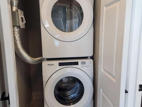 114 Wheat Lane, Kitchener, ON - Indoor Photo Showing Laundry Room