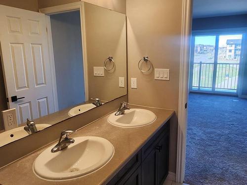 114 Wheat Lane, Kitchener, ON - Indoor Photo Showing Bathroom