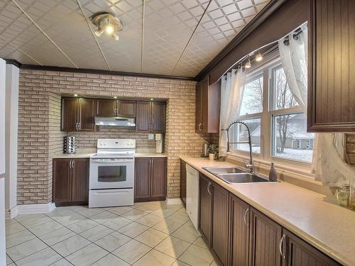 Cuisine - 1 1Re Avenue E., Rouyn-Noranda, QC - Indoor Photo Showing Kitchen With Double Sink