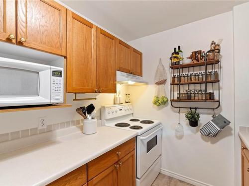 104-1900 Bowen Rd, Nanaimo, BC - Indoor Photo Showing Kitchen