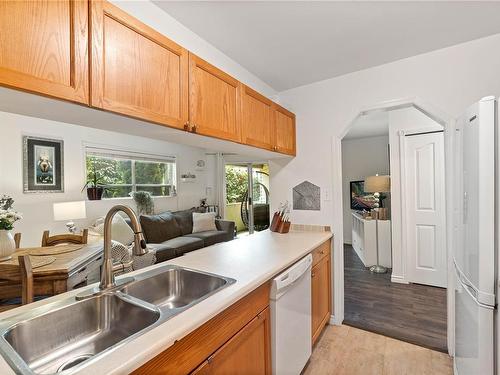 104-1900 Bowen Rd, Nanaimo, BC - Indoor Photo Showing Kitchen With Double Sink