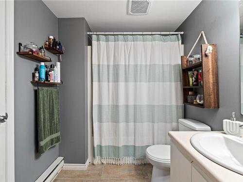 104-1900 Bowen Rd, Nanaimo, BC - Indoor Photo Showing Bathroom