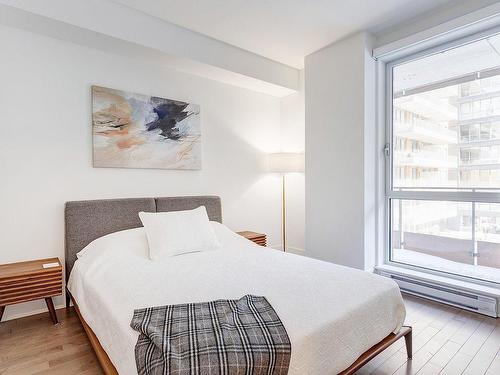 Master bedroom - 314-360 Rue Atateken, Montréal (Ville-Marie), QC - Indoor Photo Showing Bedroom