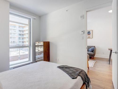 Master bedroom - 314-360 Rue Atateken, Montréal (Ville-Marie), QC - Indoor Photo Showing Bedroom