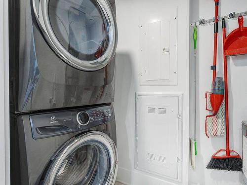 Laundry room - 314-360 Rue Atateken, Montréal (Ville-Marie), QC - Indoor Photo Showing Laundry Room